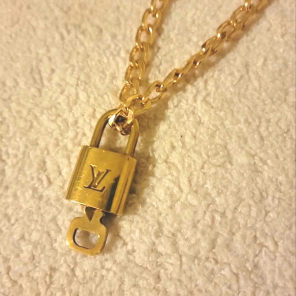 Louis Vuitton Gold Tone Key and Lock w/Unbranded Chain - Picture 4 of 6